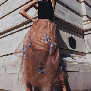 Tool skirt with embroidered blue flowers